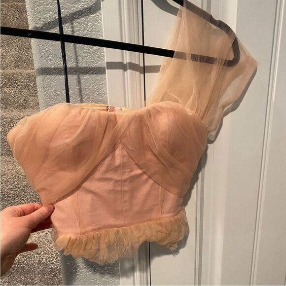 Revolve Marnie Top in Champagne Pink
NBD xs - Picture 6 of 11